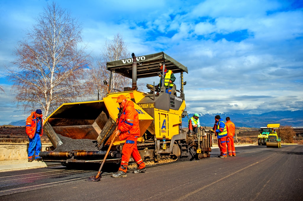 Изграждане, ремонт и рехабилитация на пътища